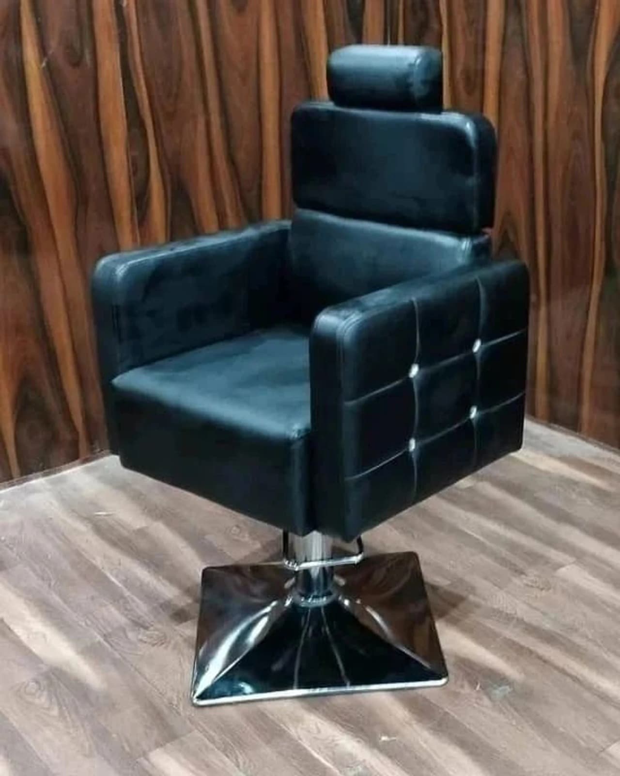 ANDIA Classic Chrome Barber Chair 8